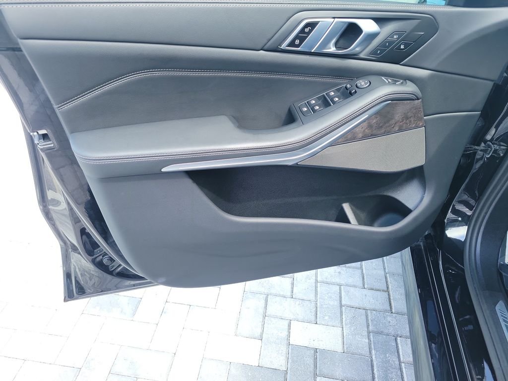 Used 2024 Black BMW sDrive40i image 23