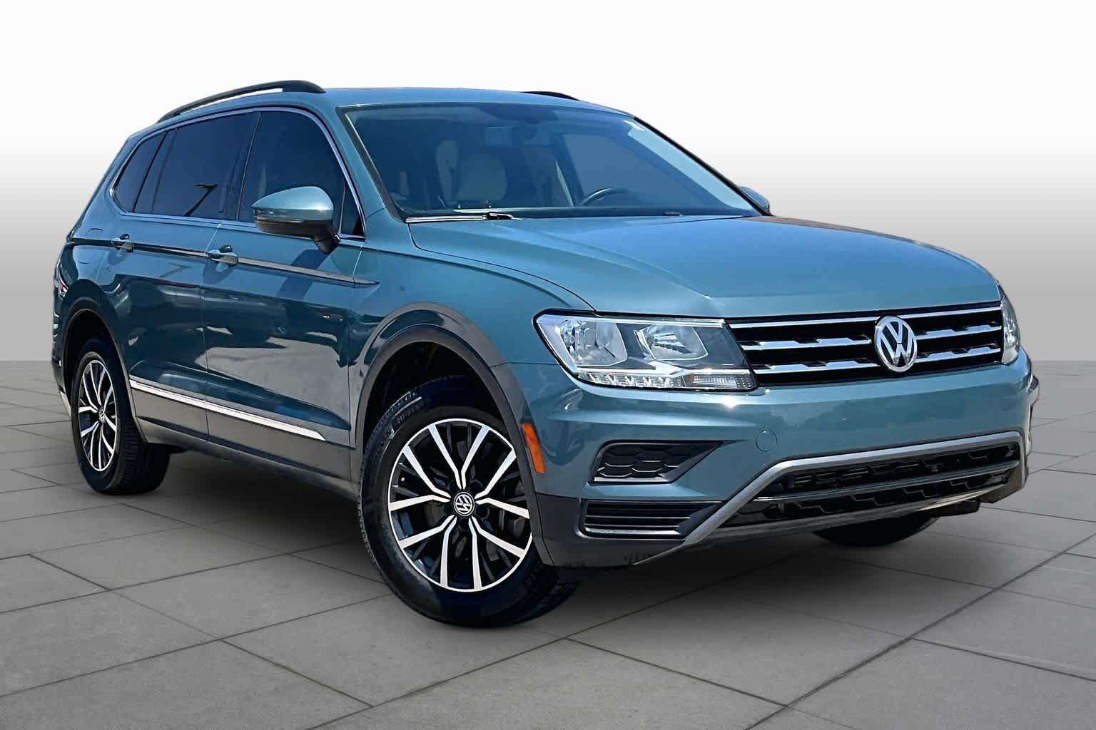 Used 2020 Stone Blue Metallic Volkswagen SE image 3