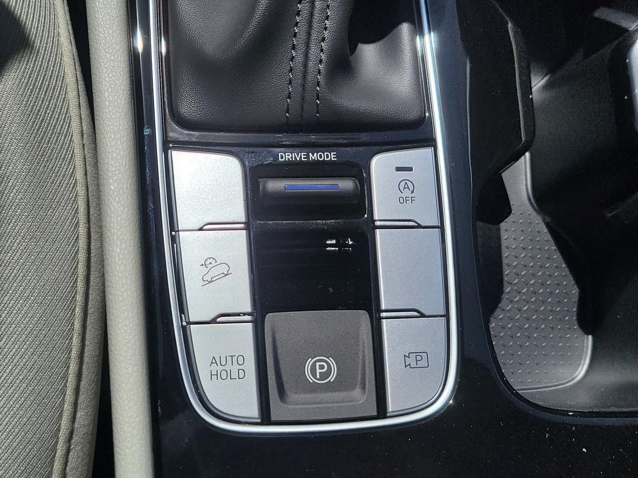 New 2026 Shimmering Silver Hyundai SEL FWD image 20