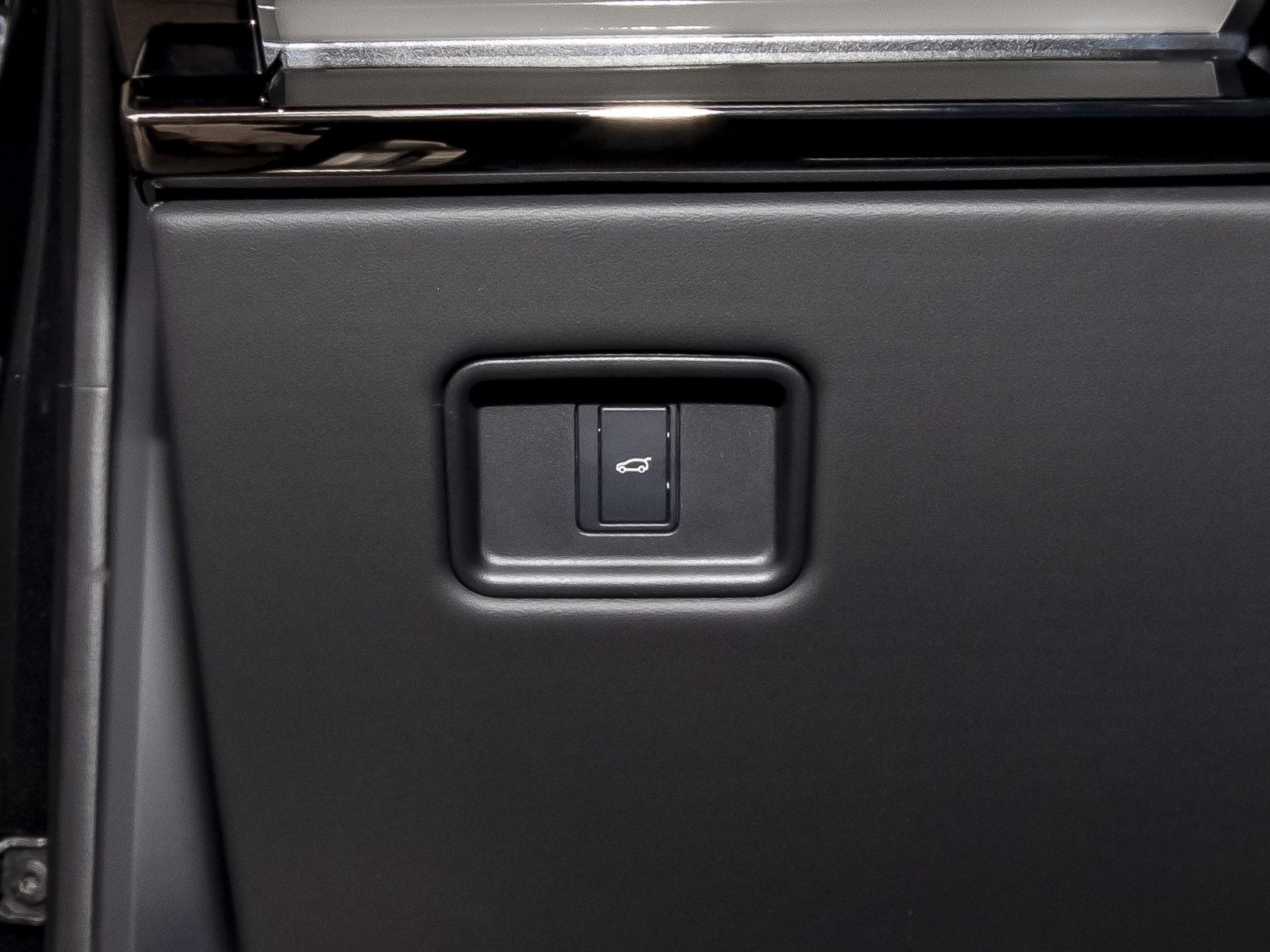 New 2026 Santorini Black Land Rover SE image 11