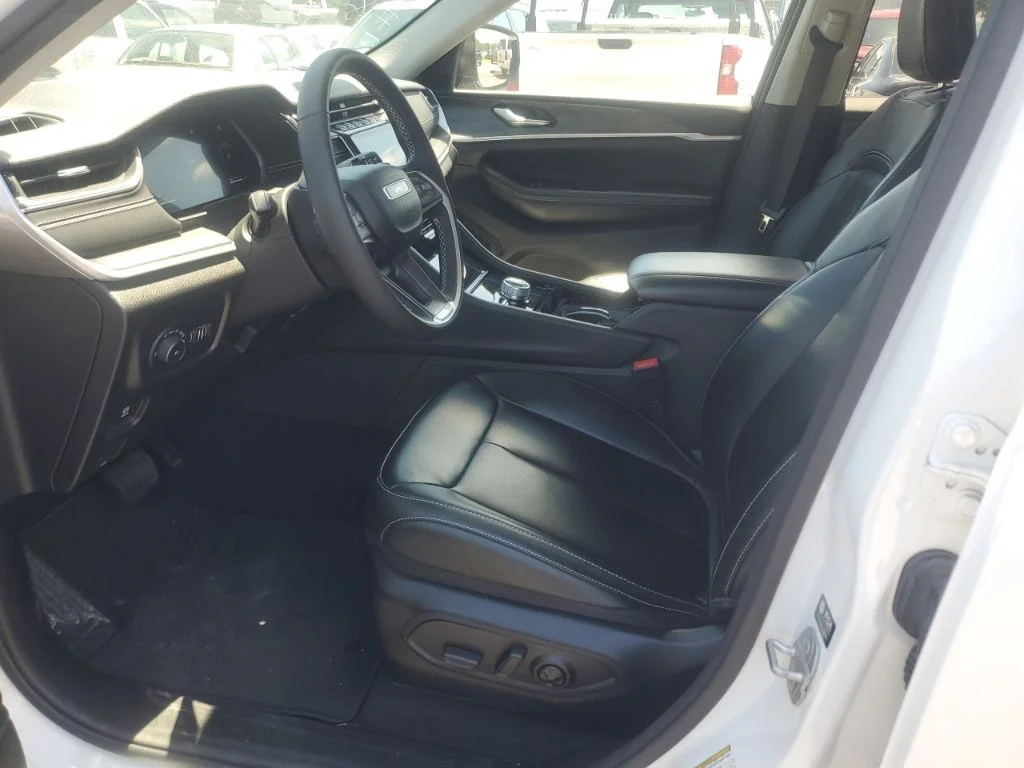 Used 2023 White Jeep Limited image 14