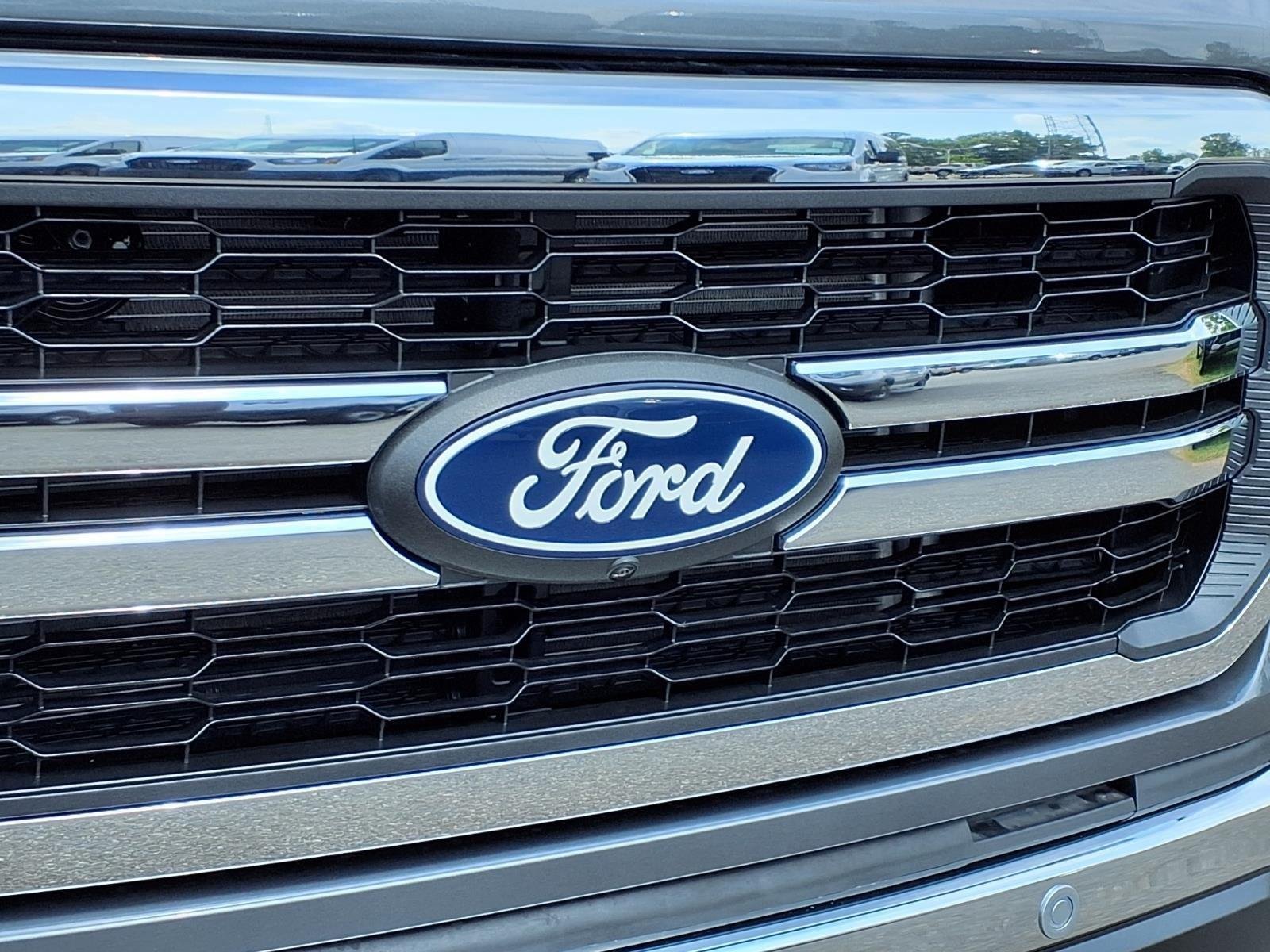 New 2026 Carbonized Gray Metallic Ford Lariat® image 15