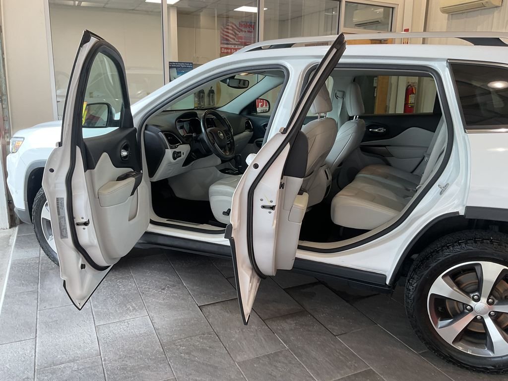 Used 2021 White Jeep Limited image 11