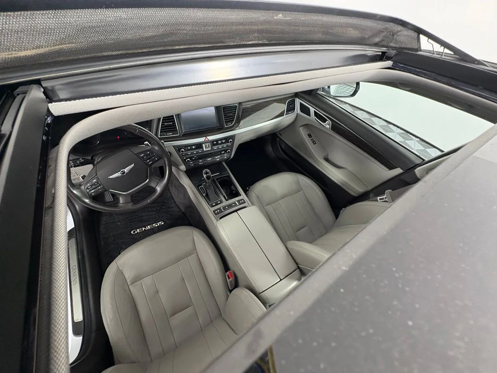 Used 2017 White Genesis 3.8 image 29