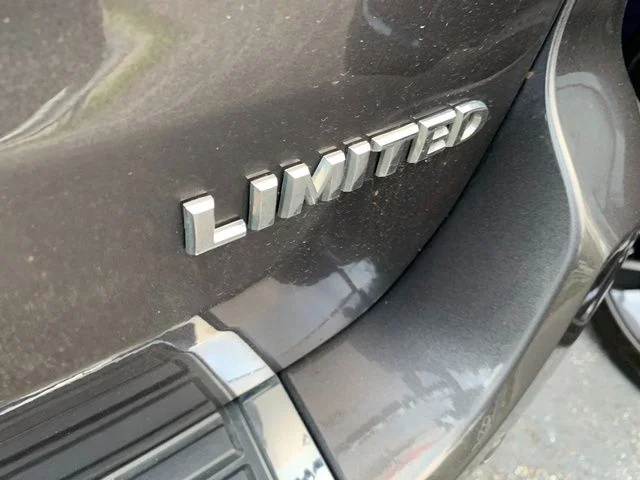 Used 2019 Gray Jeep Limited image 7