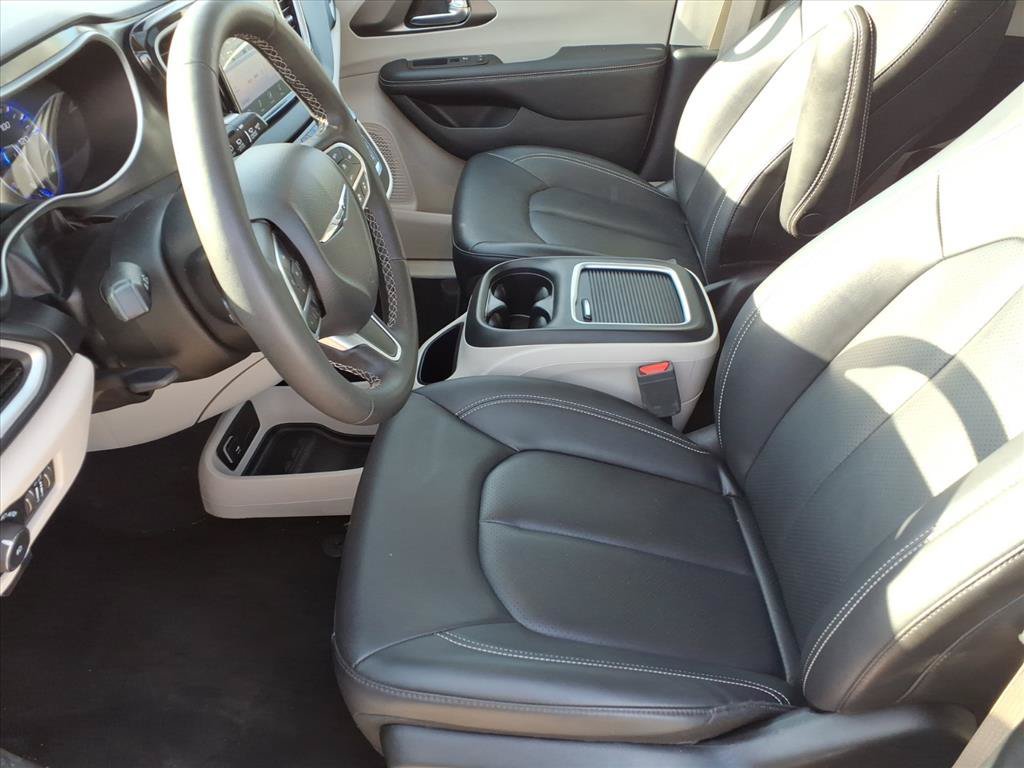 Used 2024 White Chrysler Touring L image 12