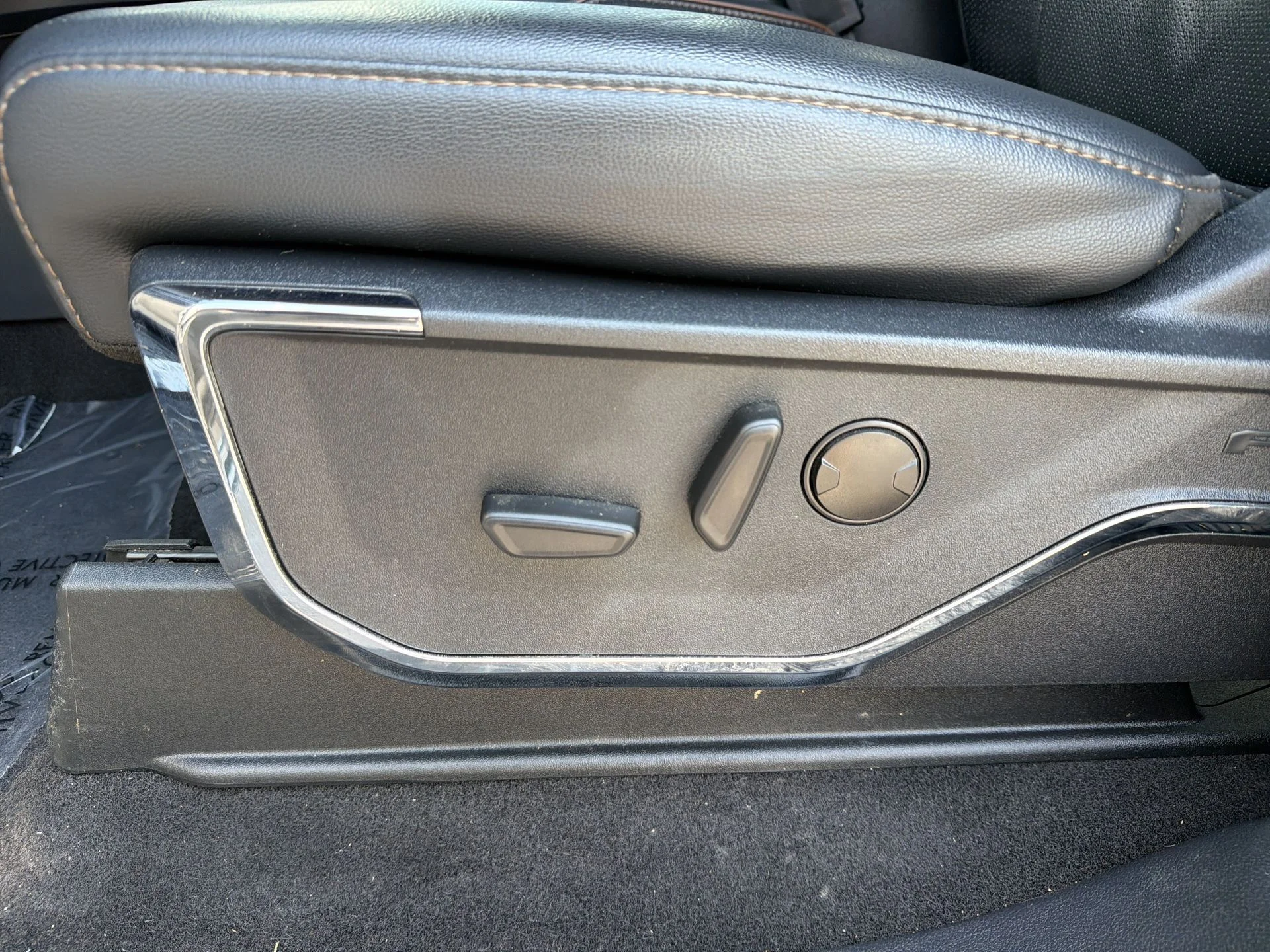 Certified Used 2024 Gray Metallic Ford Lariat image 23