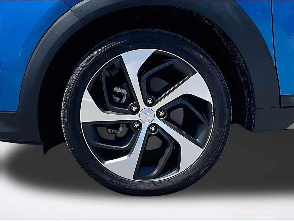Used 2018 Blue Hyundai Value image 10