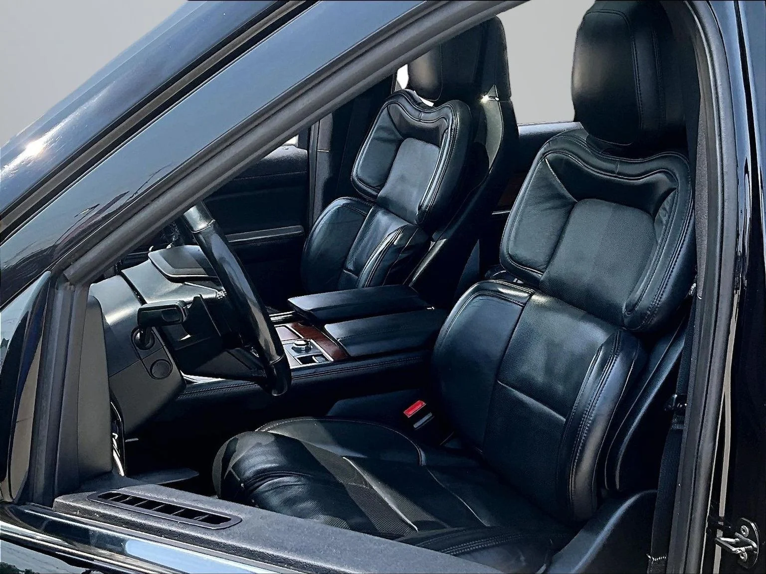 Used 2020 Black Lincoln Reserve image 25