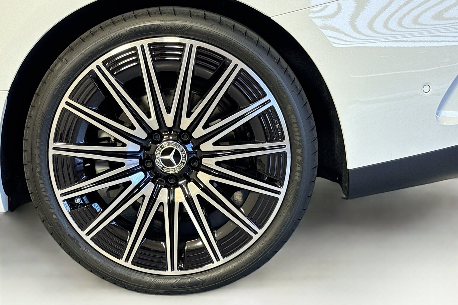 New 2026 Polar White Mercedes-Benz CLE 300 image 28