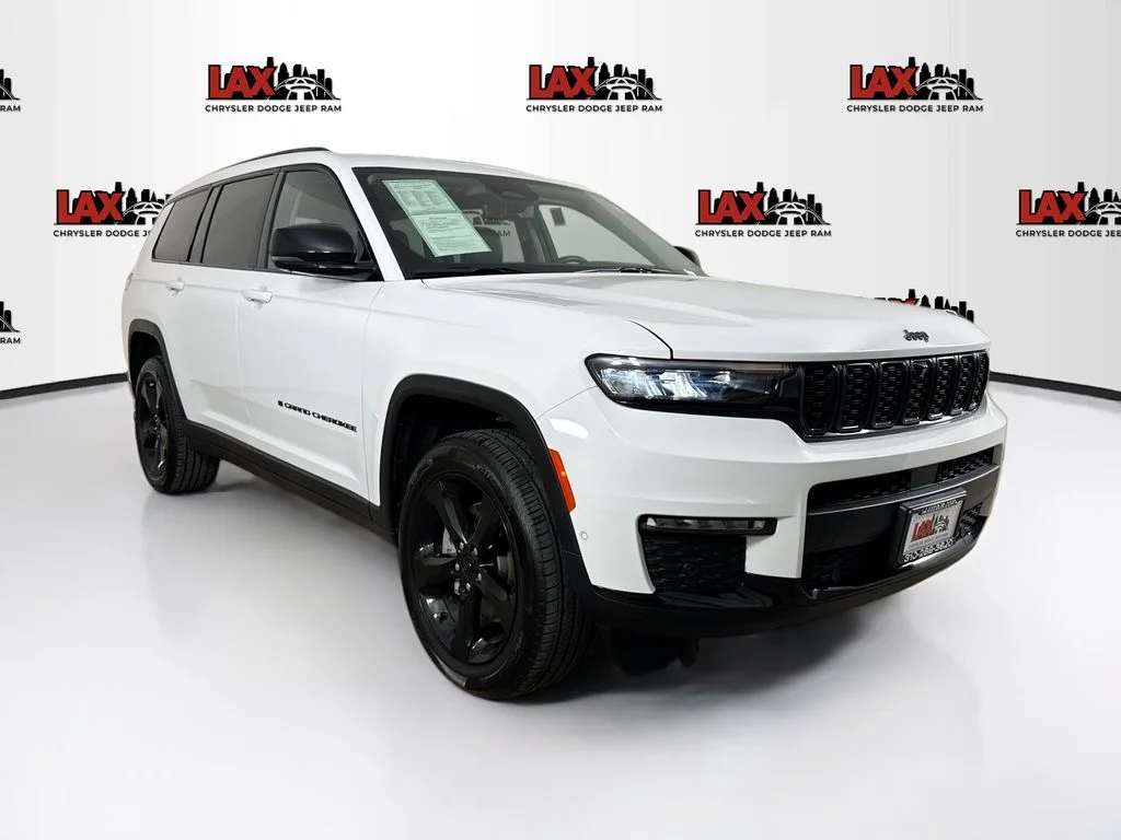 Used 2022 White Jeep Limited image 1