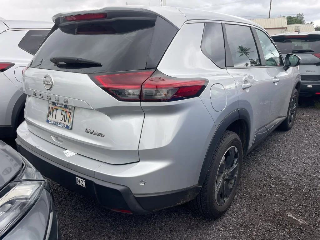 Used 2024 Silver Nissan SV image 6