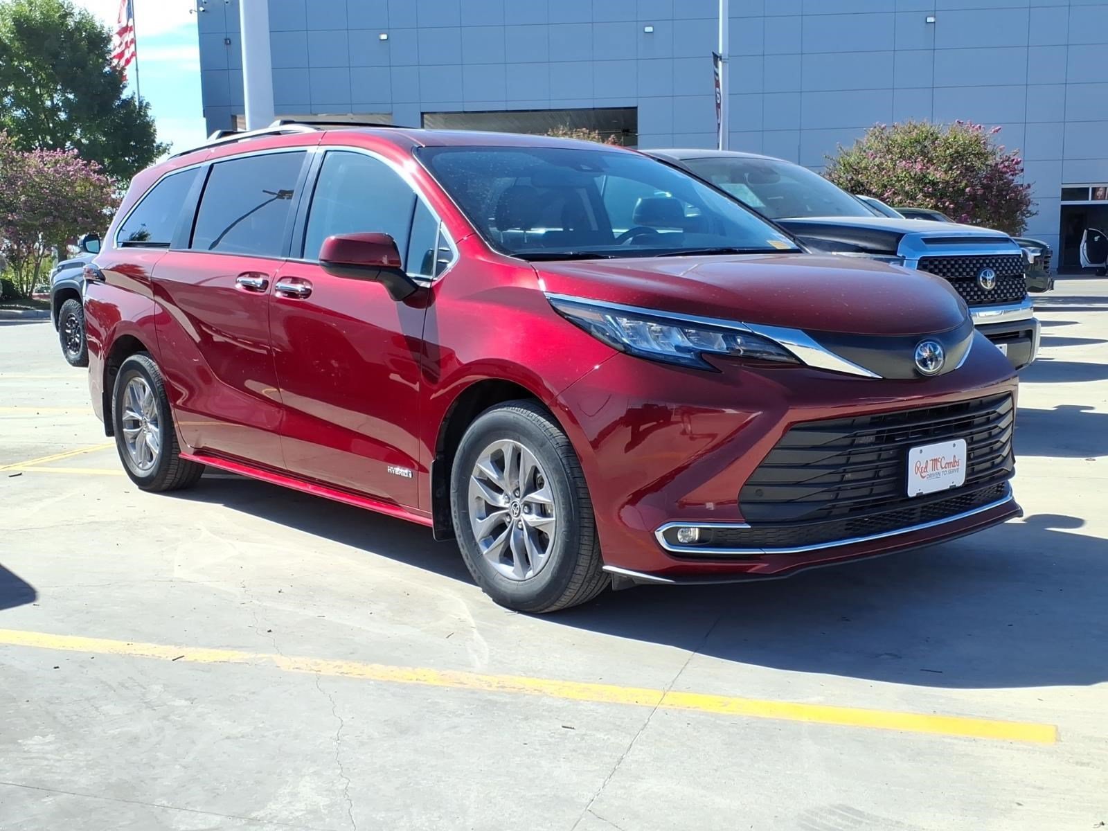 Used 2021 RUBY FLARE PEARL Toyota XLE image 3