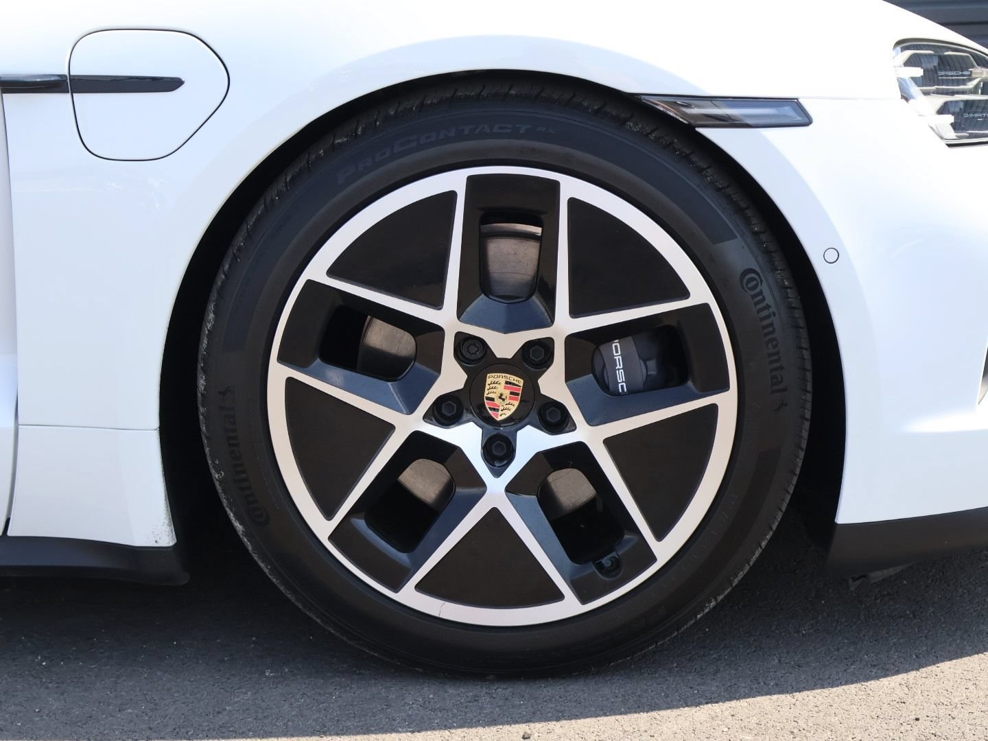 Certified Used 2025 White Porsche  image 31