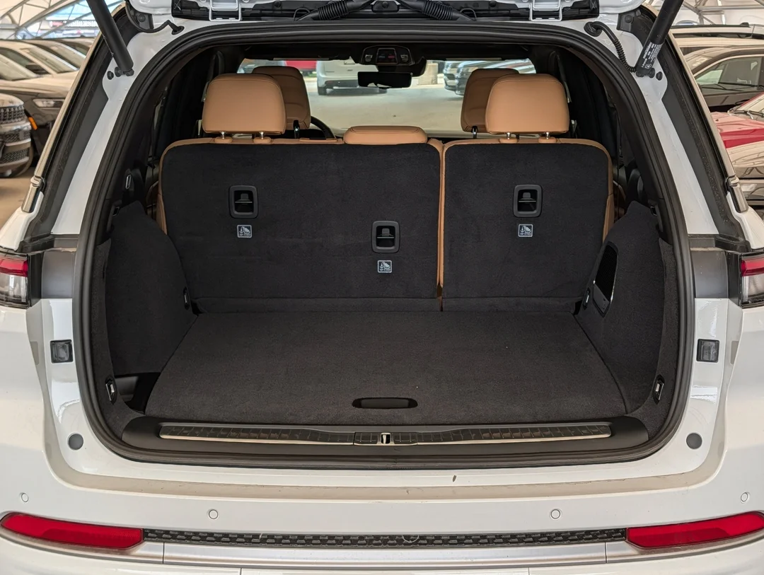 New 2026 White Jeep Summit - - 4x4 - Pano Sunroof - Palermo Lthr Seats - Trailer Tow Pkg - Advanced ProTech IV & More! image 33