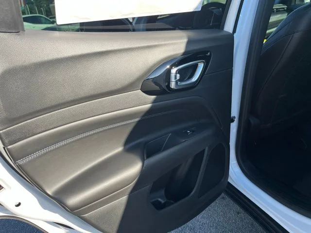 New 2026 Bright White Clearcoat Jeep Latitude image 8