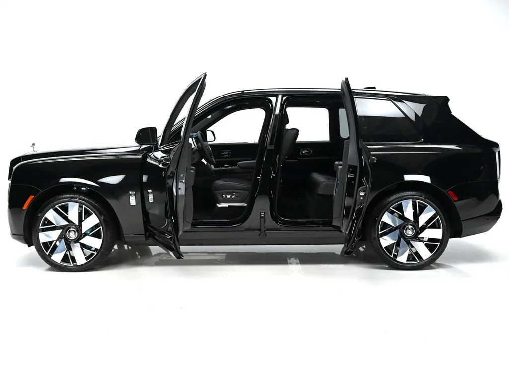 New 2027 Black Diamond Rolls-Royce  image 3