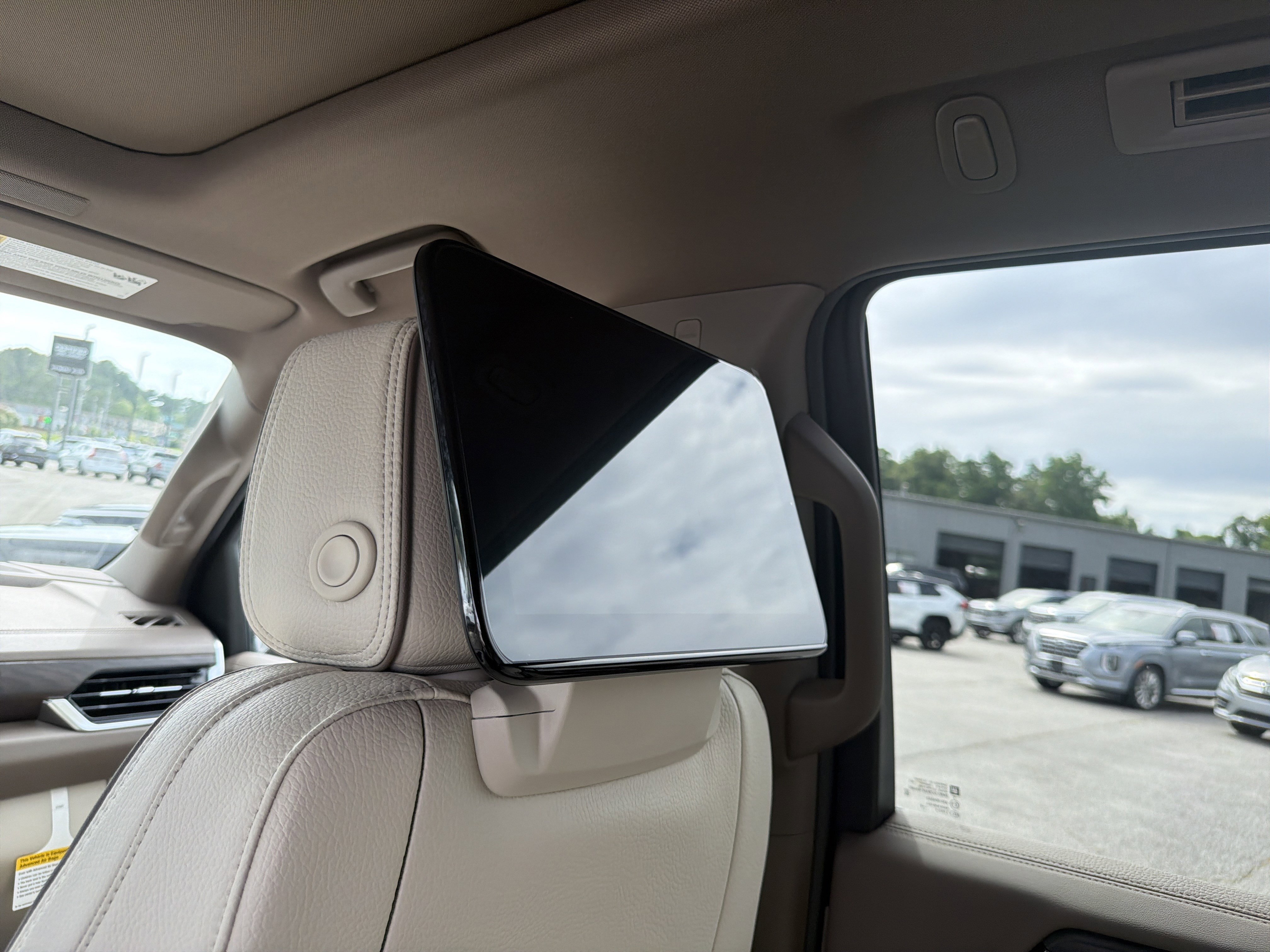2026 GMC Yukon Denali - Photo 23