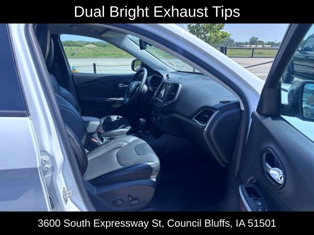 Used 2022 White Jeep Latitude Lux image 39