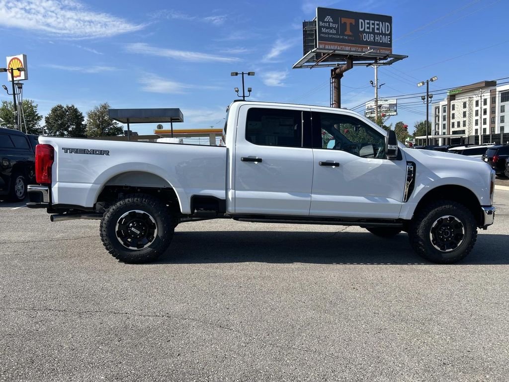 New 2027 Oxford White Ford F-250® XLT image 3