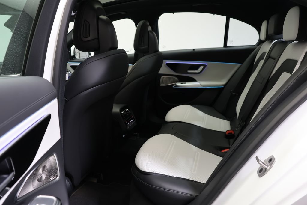 New 2027 MANUFAKTUR Moonlight White Magno Mercedes-Benz E 53 AMG® image 44