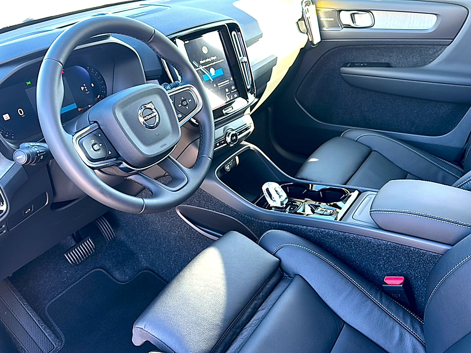 2026 Volvo XC40 Plus - Photo 9