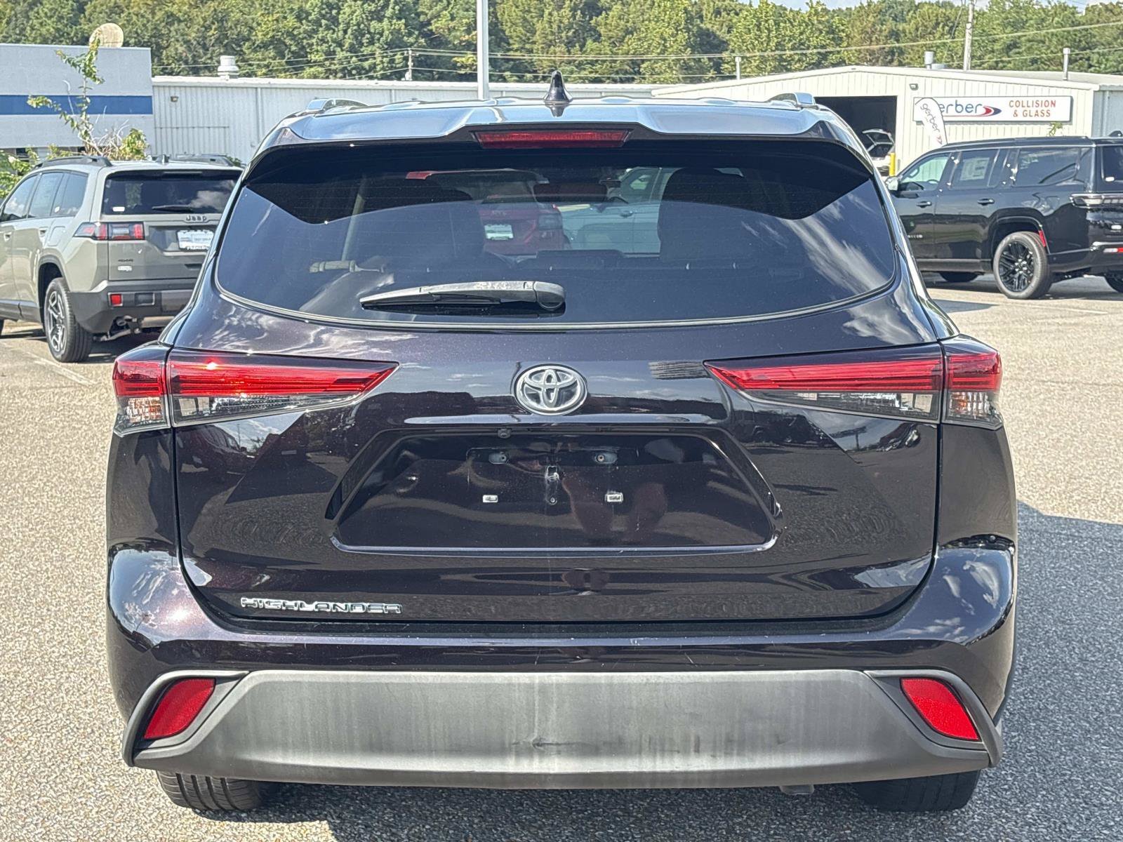 Used 2021 Black Toyota XLE image 6