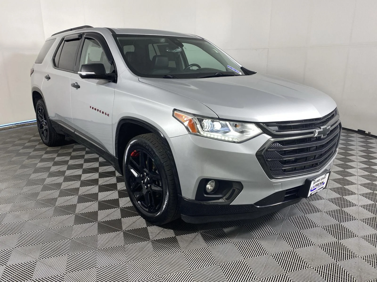 Used 2019 Silver Ice Metallic Chevrolet Premier image 11