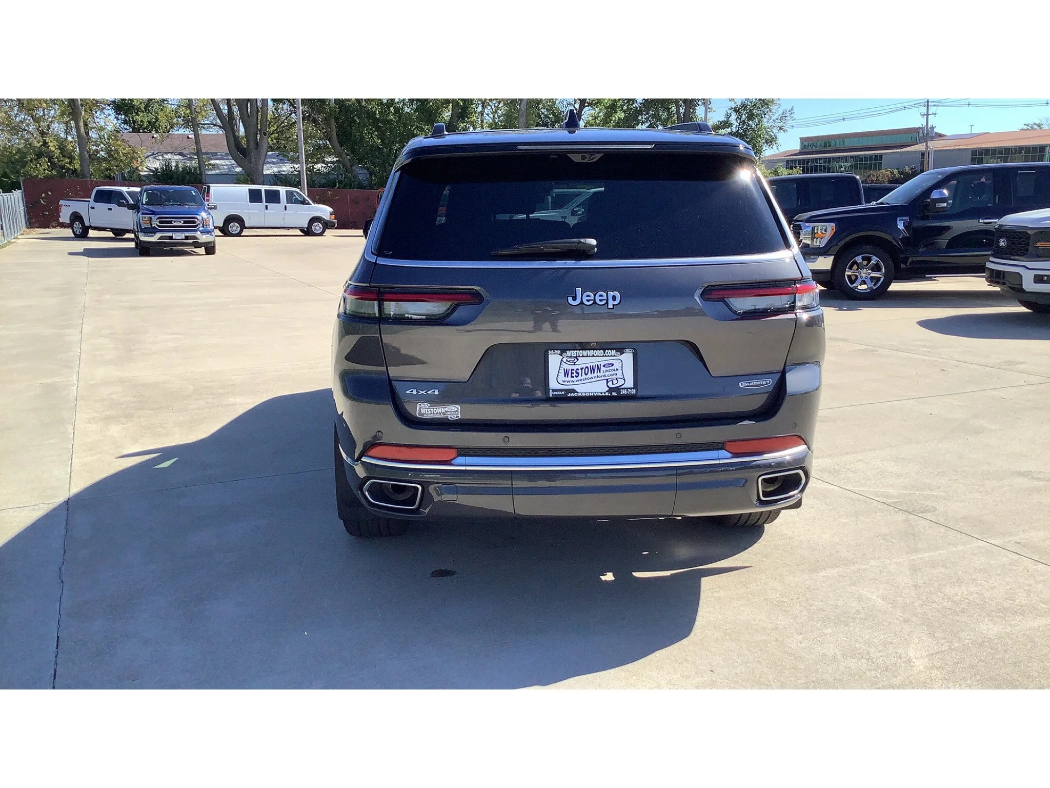 Used 2025 Metallic Jeep Summit image 5