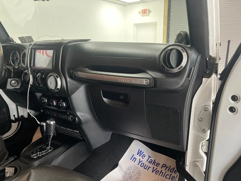 Used 2014 White Jeep Unlimited Sport image 13
