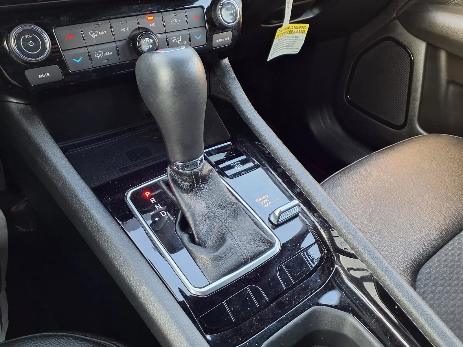 Used 2026 Silver Zynith Metallic Clearcoat Jeep Latitude image 8