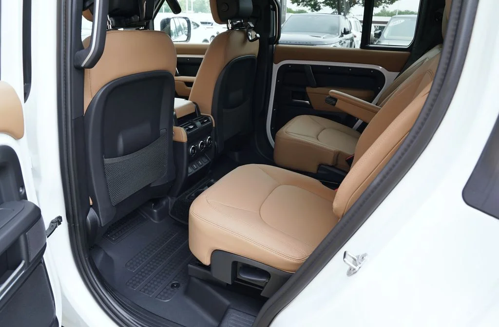 New 2026 Fuji White Land Rover X-Dynamic SE image 34