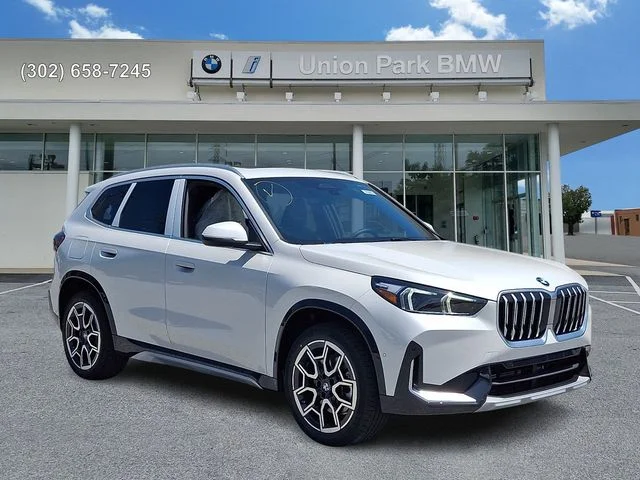 New 2026 Mineral White Metallic BMW xDrive28i image 3