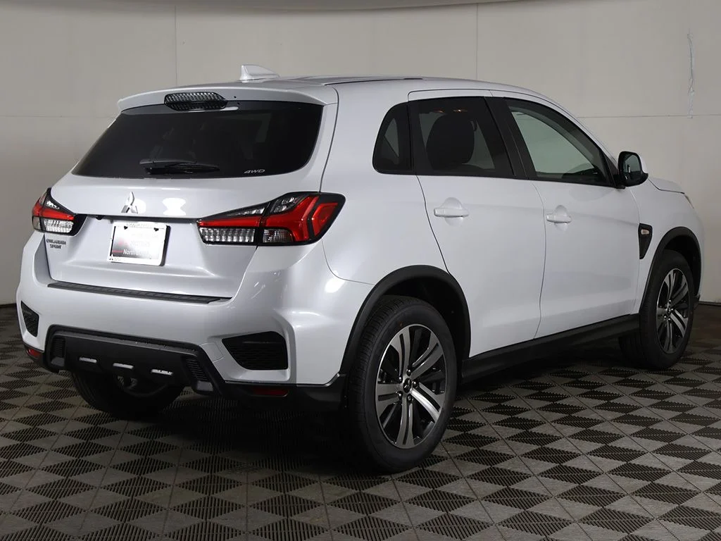 New 2027 White Mitsubishi 2.0 ES AWC image 7