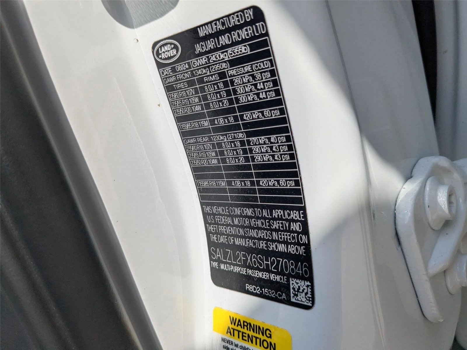 Used 2025 Fuji White Land Rover Dynamic SE image 35