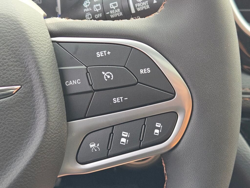 New 2026 Diamond Black Crystal Pearl-Coat Exterior Paint Chrysler Pinnacle image 27