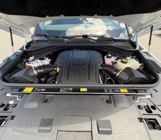 Certified Used 2025 White Land Rover Dynamic SE image 46