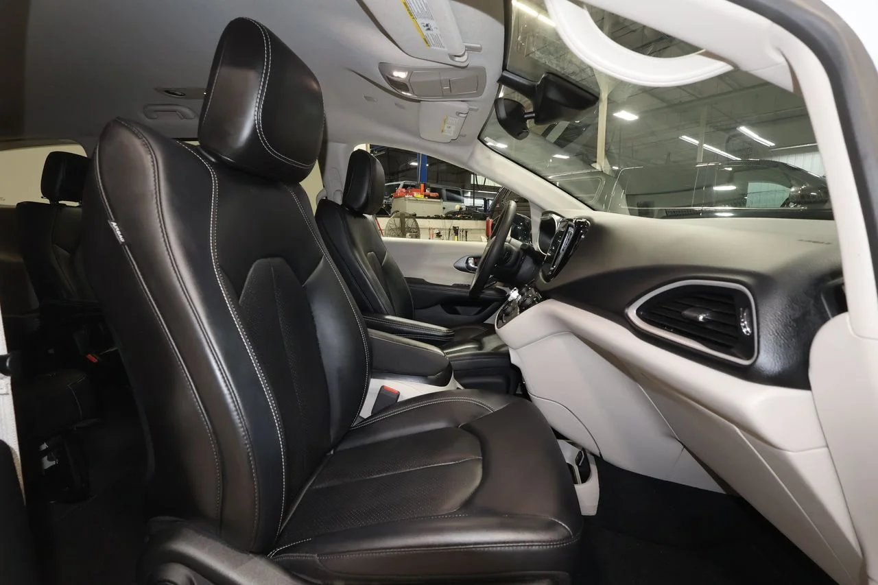 2024 Chrysler Pacifica Touring L - Photo 24