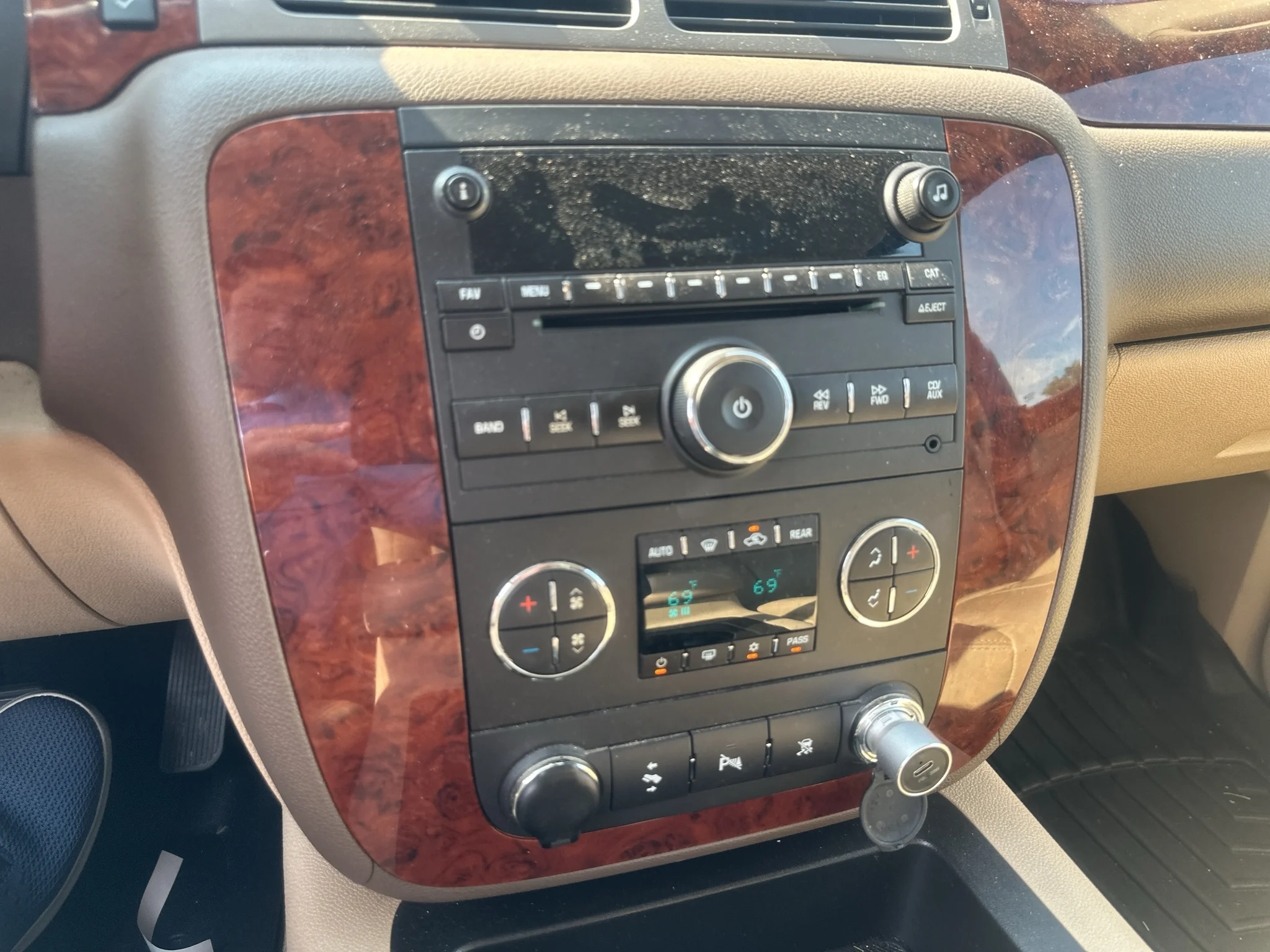 Used 2011 Taupe Gray Metallic Chevrolet LT image 9