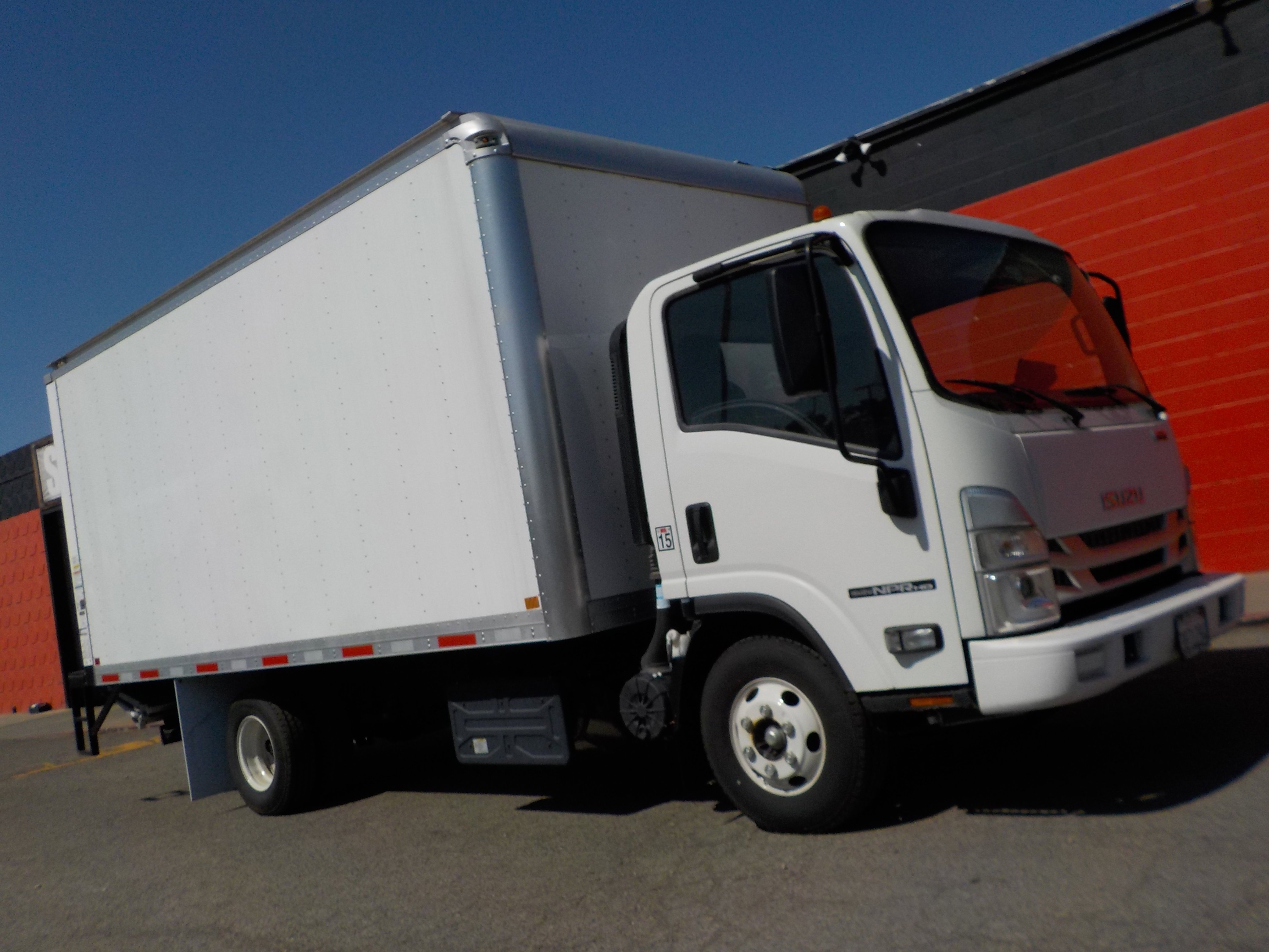 Used 2024 White ISUZU  image 20