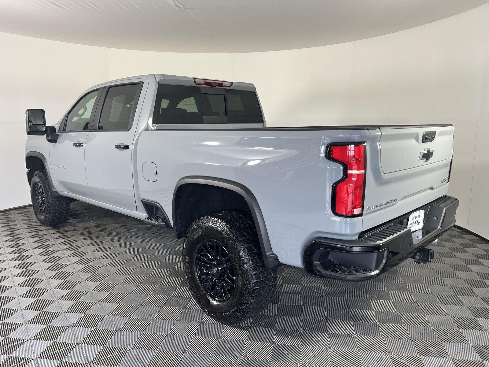 Used 2024 Slate Gray Metallic Chevrolet ZR2 image 29