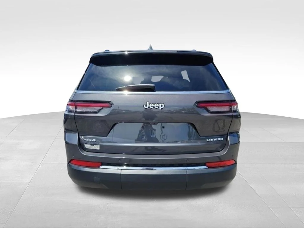 New 2026 Baltic Gray Metallic Clearcoat Jeep Laredo image 4
