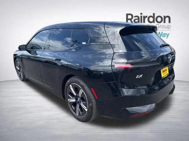 Used 2022 Black Sapphire Metallic BMW xDrive50 image 5