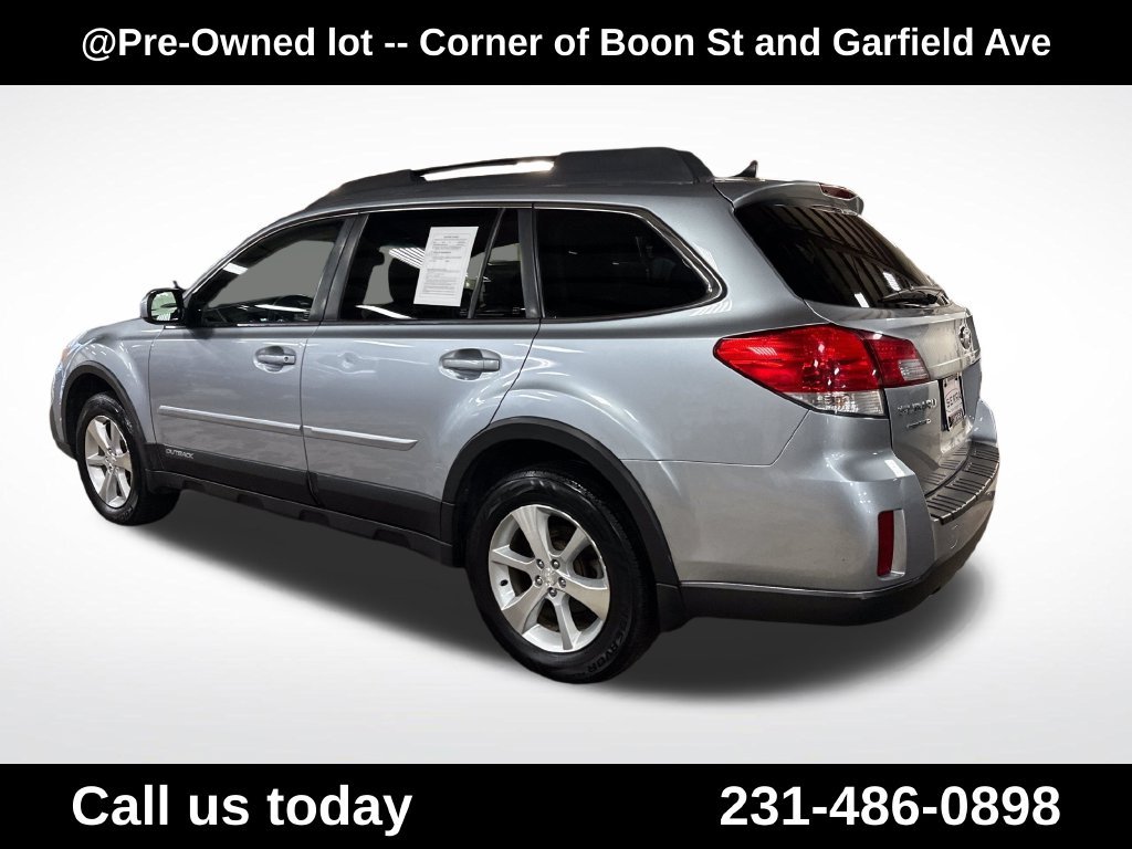 Used 2014 Silver Subaru 2.5i image 3