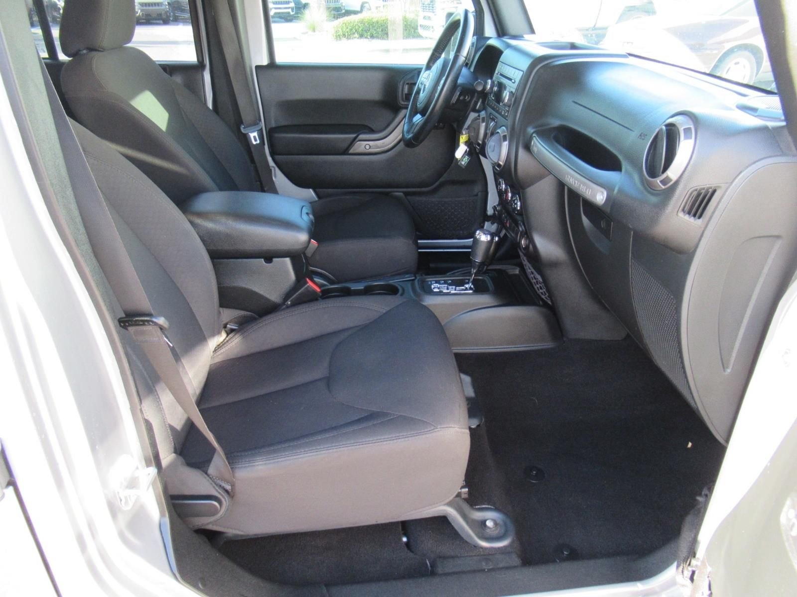 Used 2018 Silver Jeep Unlimited Sport image 14