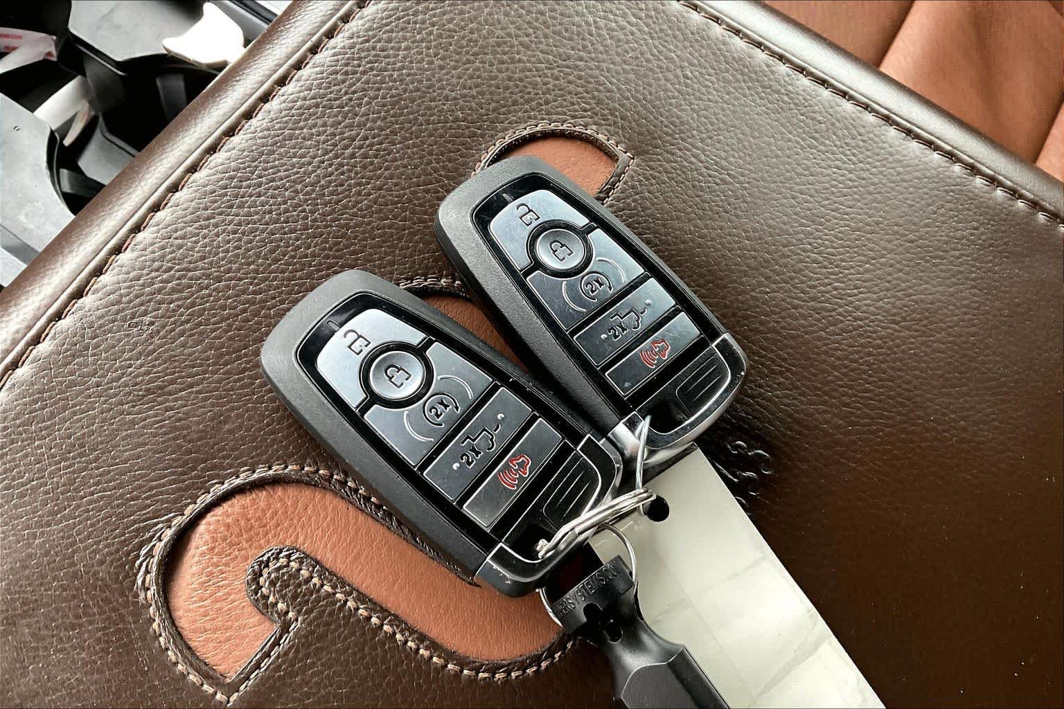 Used 2024 Star White Metallic Tri-Coat/Darkened Bronze Ford King Ranch image 15