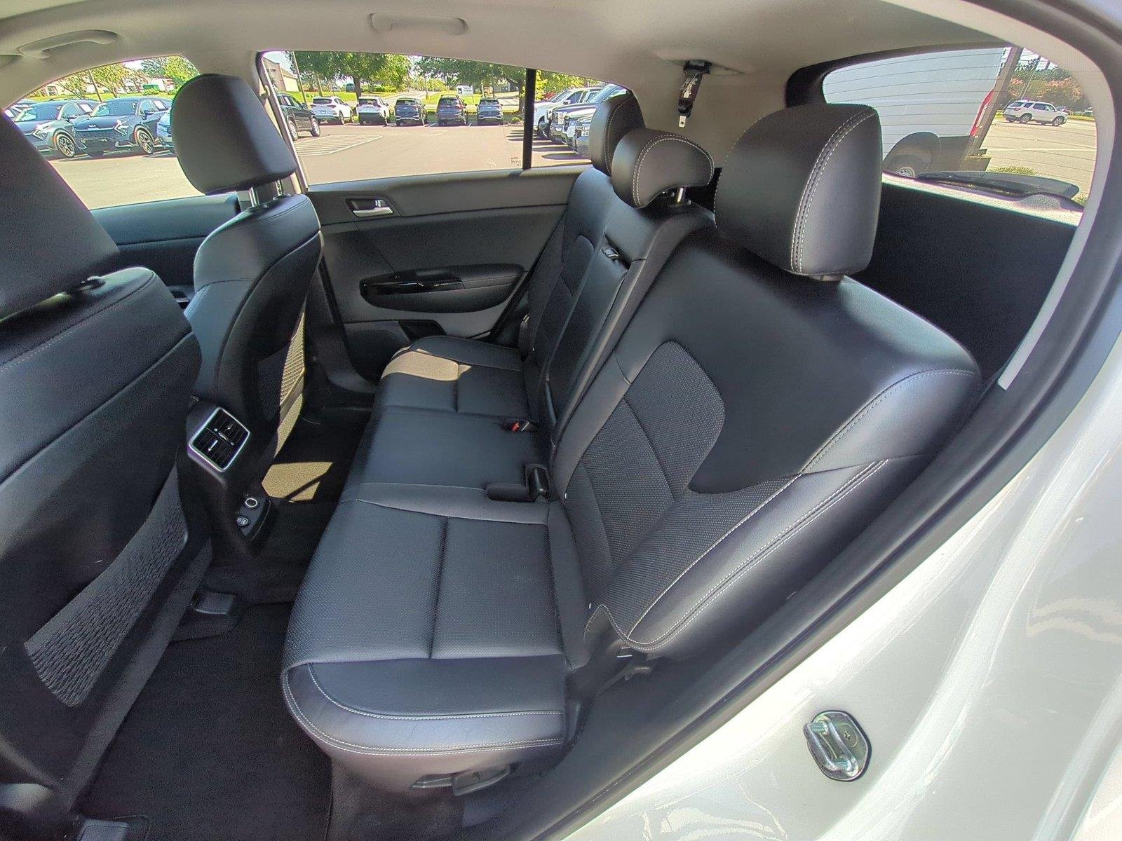 Used 2022 Snow White Pearl Kia EX image 33