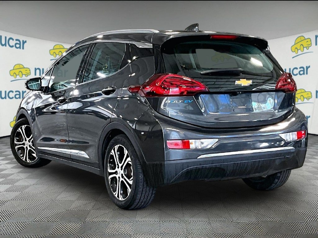 Used 2018 Gray Chevrolet Premier image 4