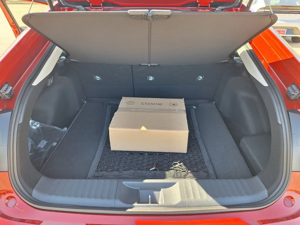 2026 Toyota Prius Plug-in Hybrid SE - Photo 16