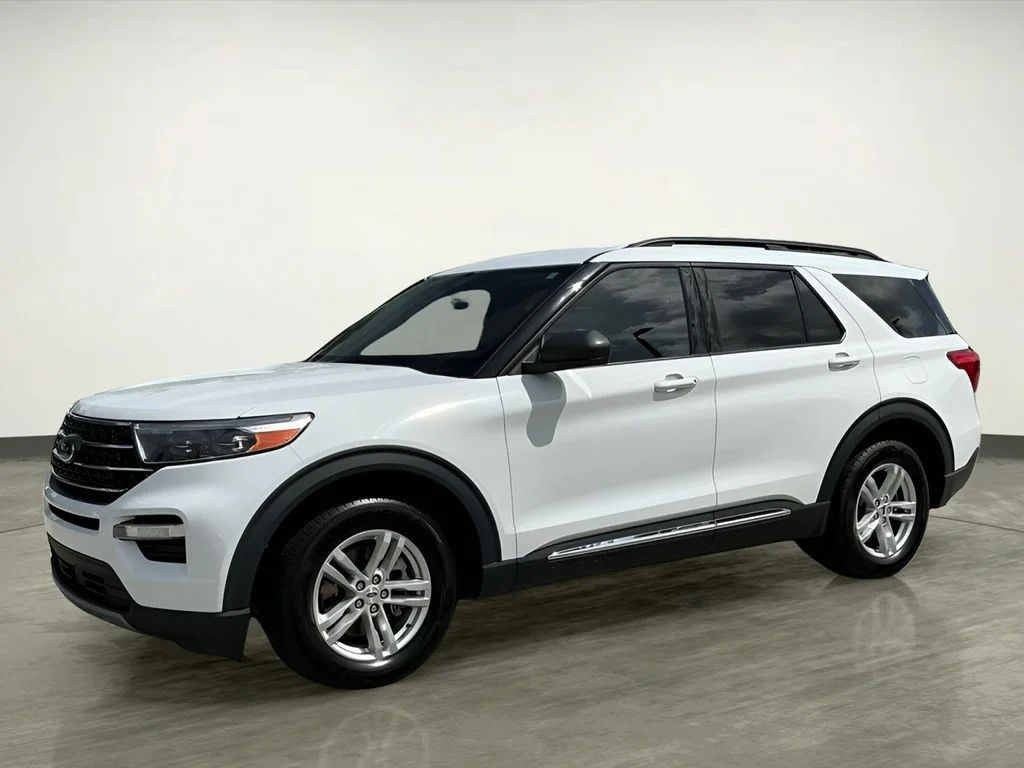 Used 2023 White Ford XLT image 2